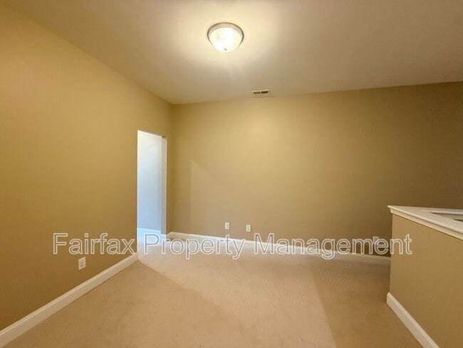 Building Photo - 212 Ellsworth Manor Dr