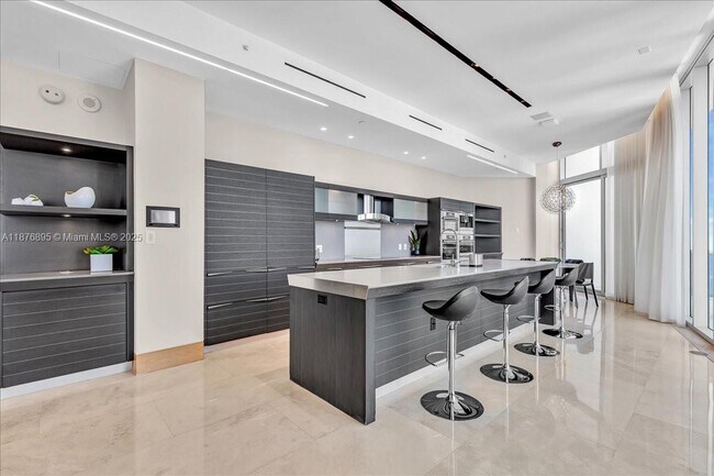 Building Photo - 200 Biscayne Blvd Way