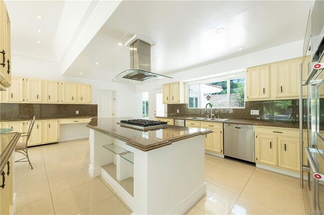 Building Photo - 16379 Meadow Ridge Way