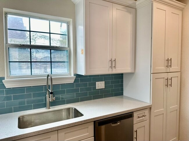 Building Photo - 2725 42nd St