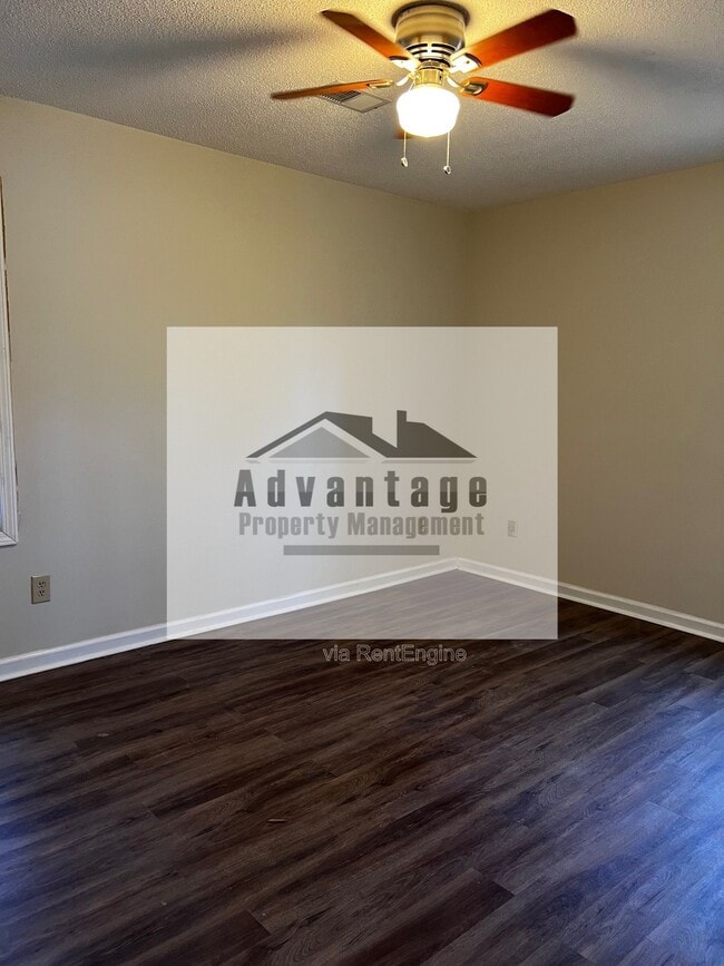 Building Photo - 420 N Elizabeth Ln