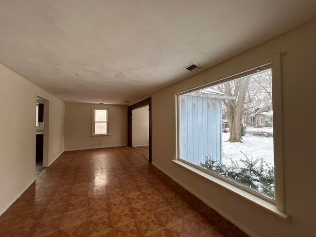 Building Photo - 2-Bedroom, 1-Bathroom Home GOSHEN – $1,095 Month | 842 Sq. Ft.