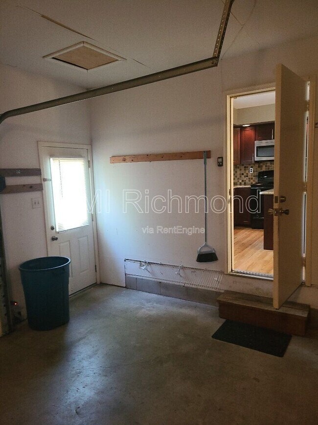 Building Photo - 10107 Hearthrock Ct
