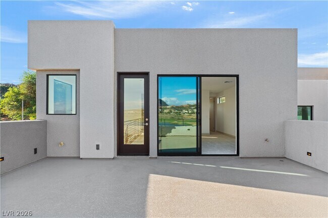 Building Photo - 66 Lakefront Dr