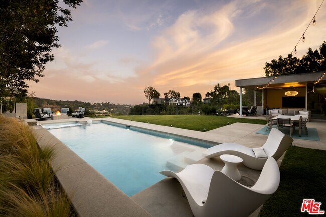 Building Photo - 2344 Banyan Dr