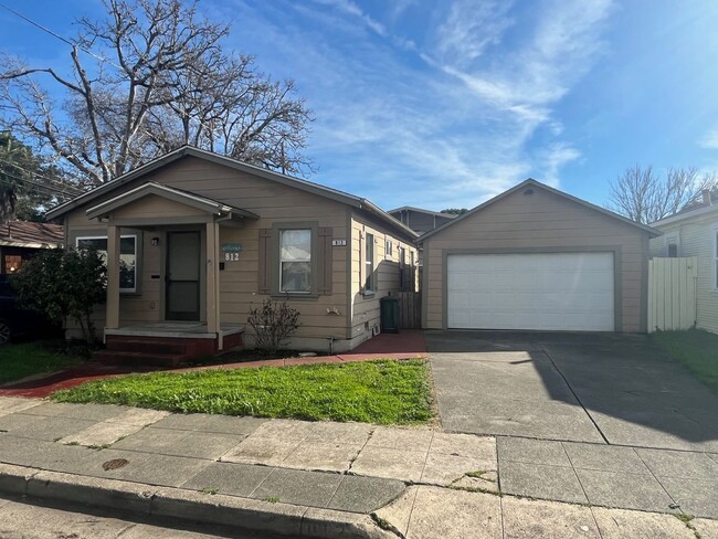 Primary Photo - 2 Bedroom 1 Bathroom Single Family Home lo...