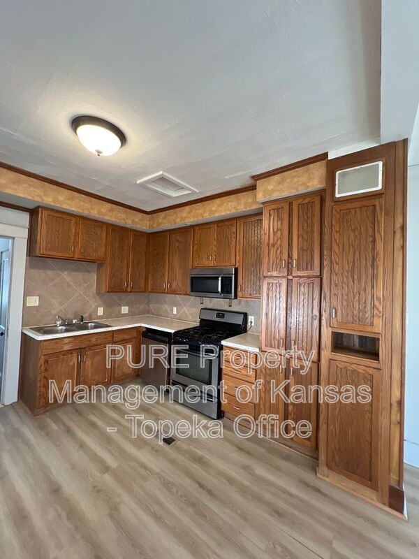 Building Photo - 430 NE Lime St