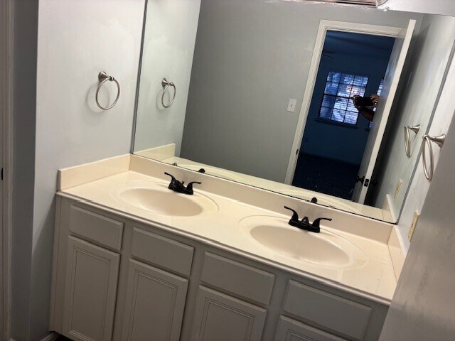 Building Photo - 1323 Reddleshire Ln