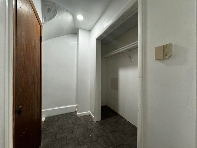 Building Photo - 625 13th St