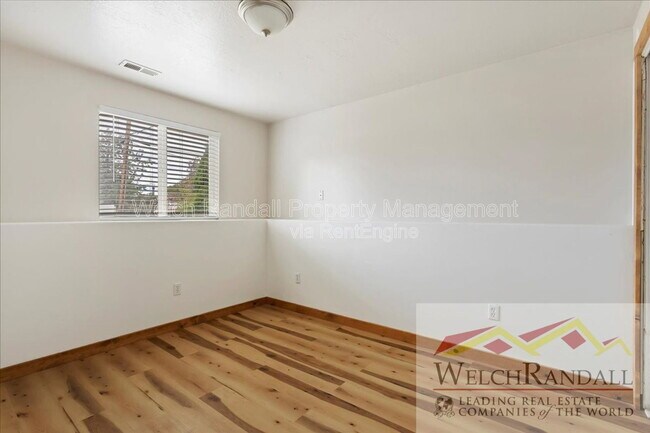 Building Photo - 1213 N Orchard Ave