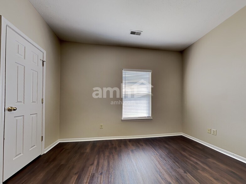 Building Photo - 10087 Sundown Ln