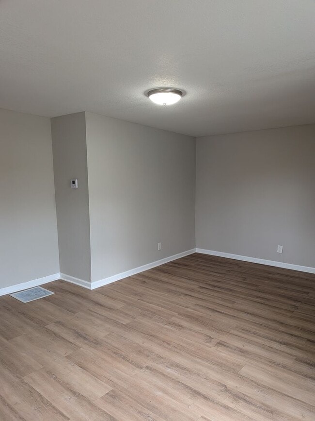 Building Photo - Cool 3 bed 2 bath House in Jeff City