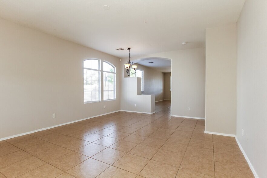 Building Photo - 6639 S 17th Ave