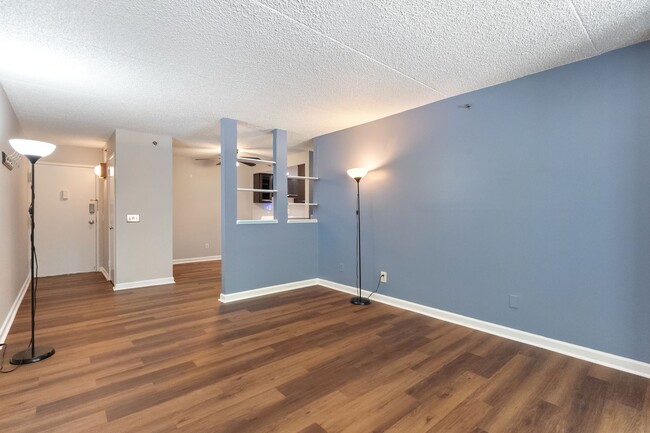 Building Photo - 5911 Edsall Rd