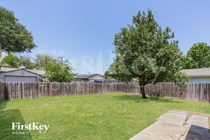 Building Photo - 9113 Linda Vista Dr