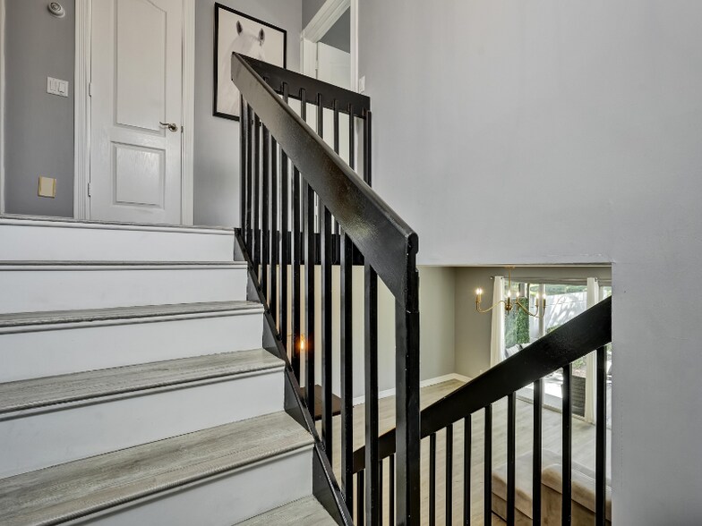 Building Photo - 5609 Cove Cir