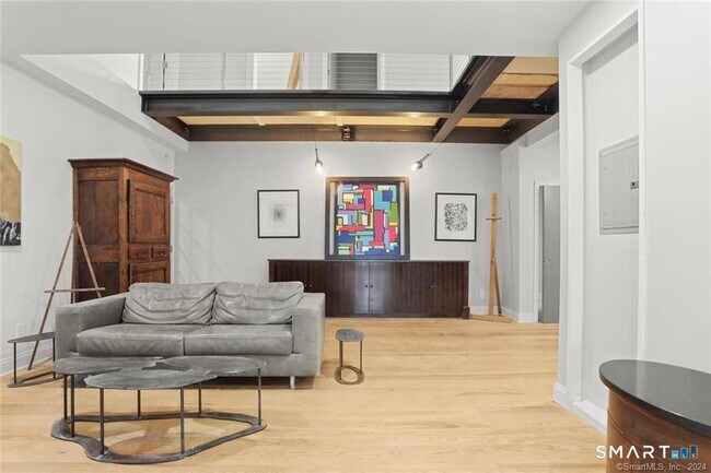Building Photo - 2 Hollyhock Rd