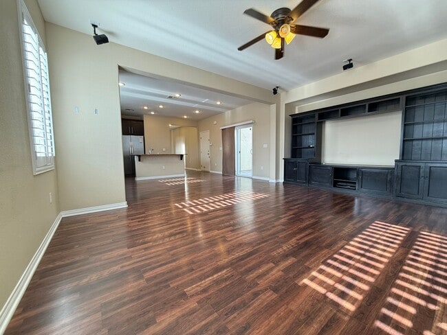 Building Photo - 9172 Domina Royal St