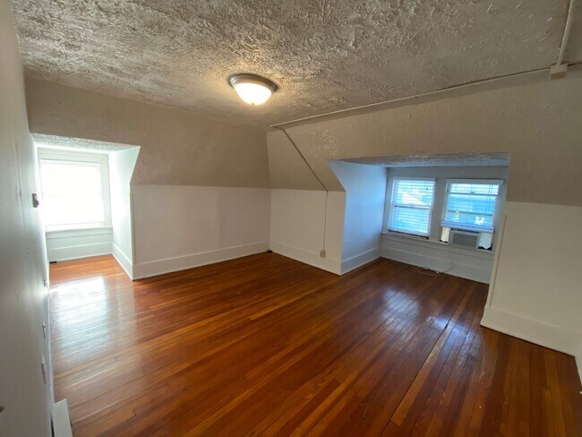 Building Photo - 68 E 17th Ave