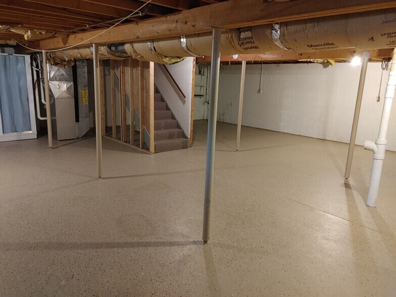 Building Photo - 1027 Sunset Ln