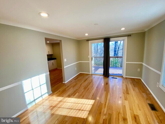 Building Photo - 9400 Candleberry Ct