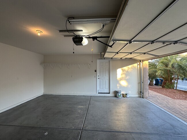 Building Photo - 6752 Philharmonic Ave