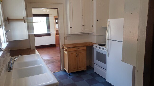 Building Photo - 803 E Flint St