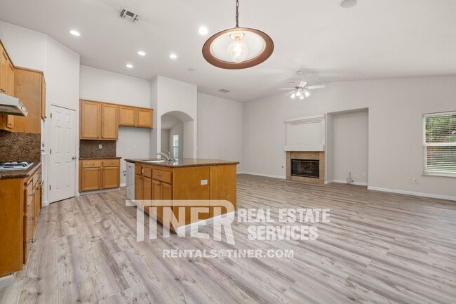 Building Photo - 51 Tulip Tree Cir