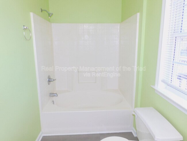 Building Photo - 4301 Edgemore Rd