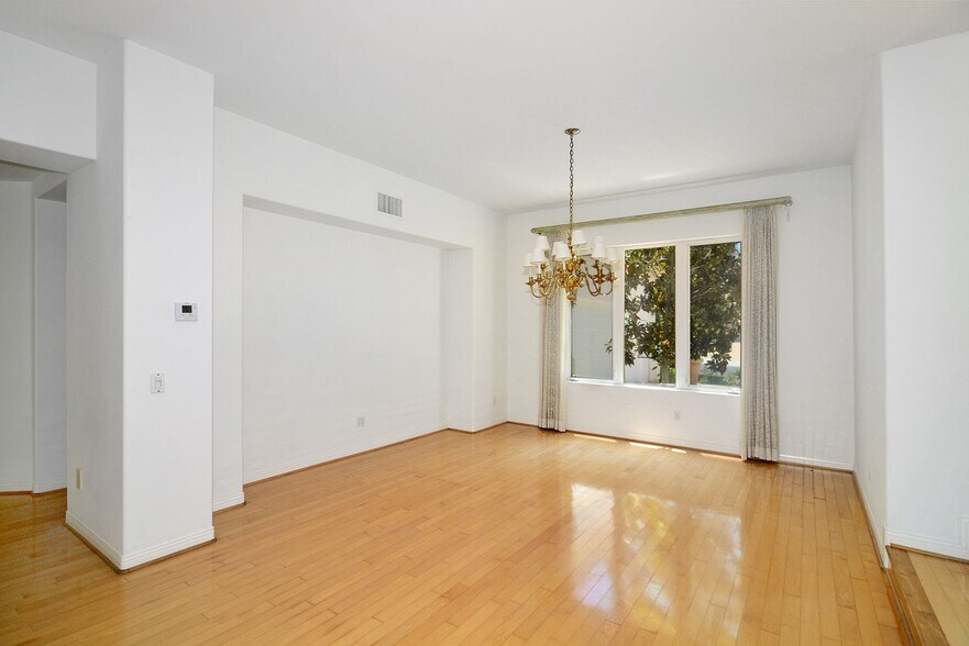 Building Photo - 25339 Prado De Los Arboles