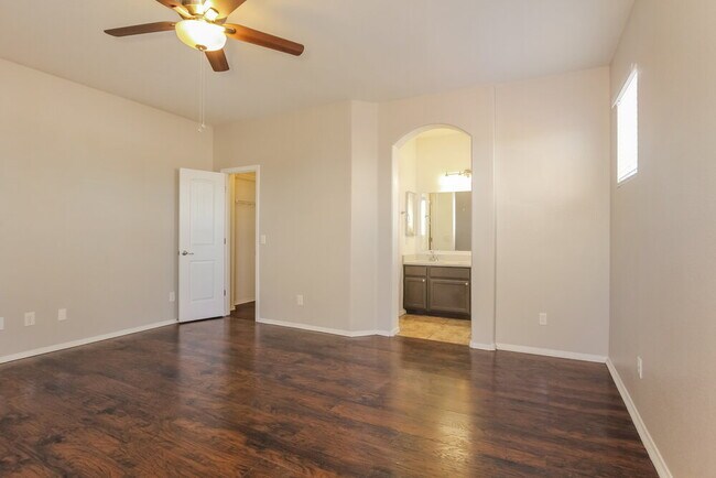 Building Photo - 6046 W Illini St