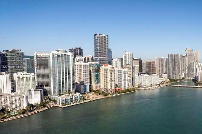 Building Photo - 1331 Brickell Bay Dr