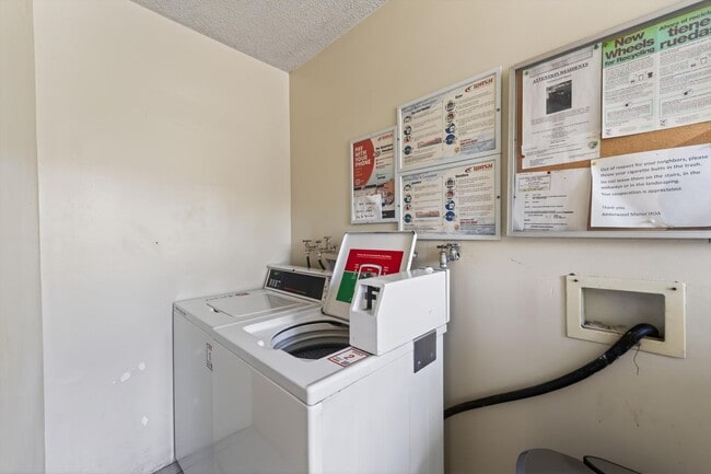 Building Photo - Gorgeous 2 Bedroom inside Gated Community! Close to Beach