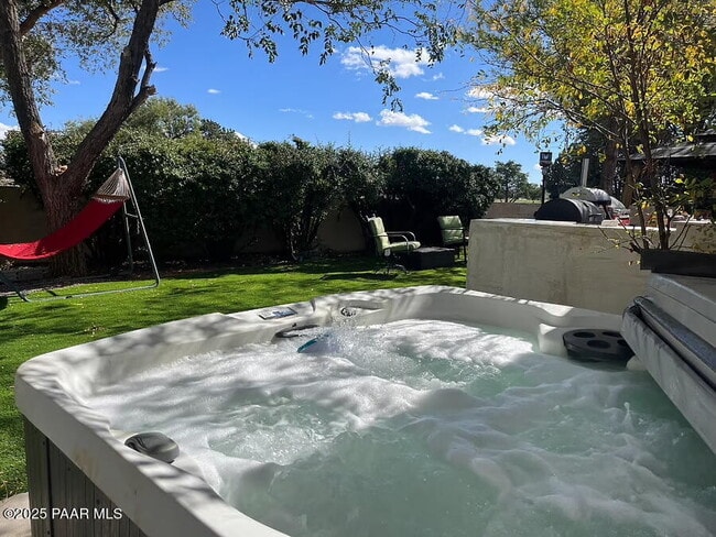 Building Photo - 1 Bar Heart Dr