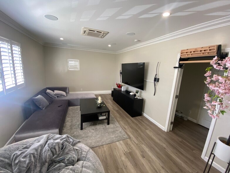 Building Photo - 9767 Comanche Ave