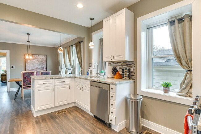 Building Photo - 1540 Fowler Ave