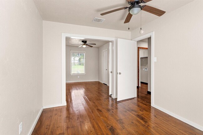 Building Photo - 10441 Royal Adrian Dr