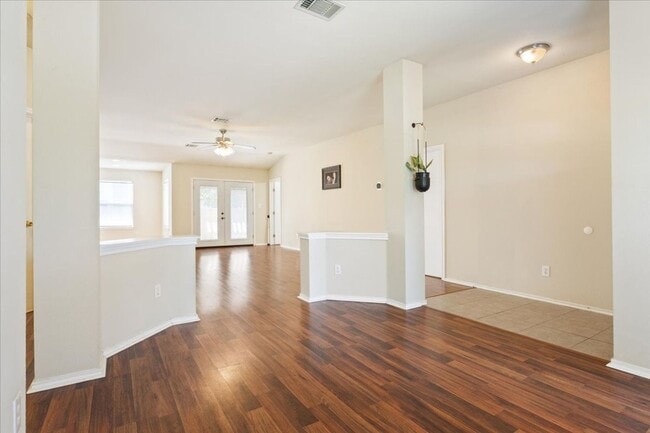 Building Photo - Charming 3/BR 2/BA One-Level Home in Round...
