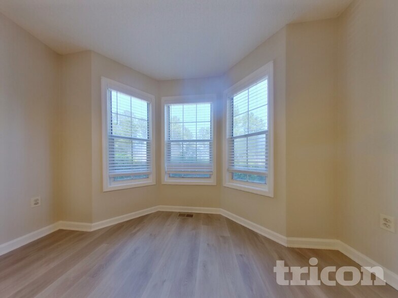 Building Photo - 2711 Candler Ct