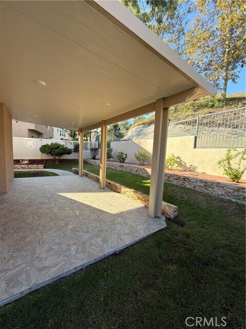 Building Photo - 17 Pastora