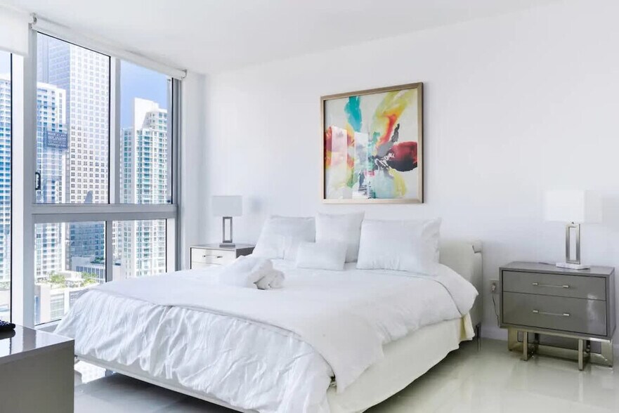 Building Photo - 485 Brickell Ave