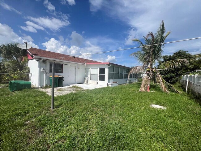 Building Photo - 13543 Longwood Ave