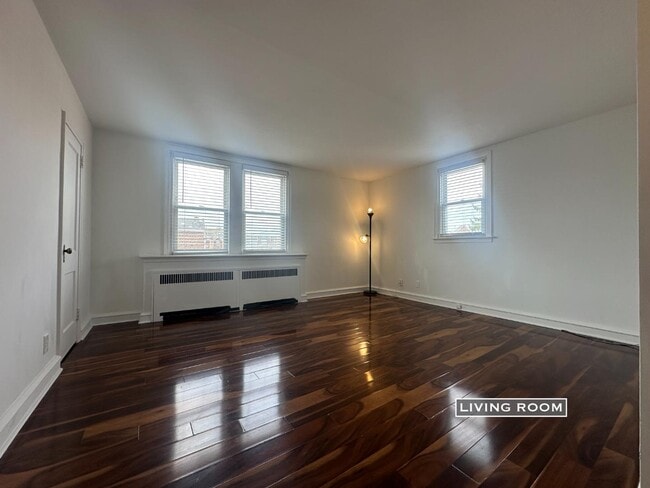 Building Photo - 4401 Oakmont St