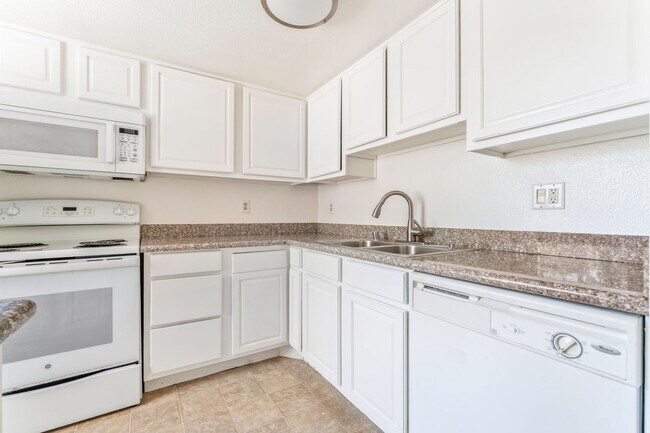 Building Photo - 4360 Sandy River Dr