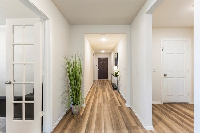 Building Photo - 10112 Falkland Rd