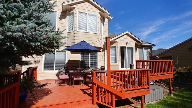 Building Photo - Beautiful 3 Bedroom Home Available in Sept...