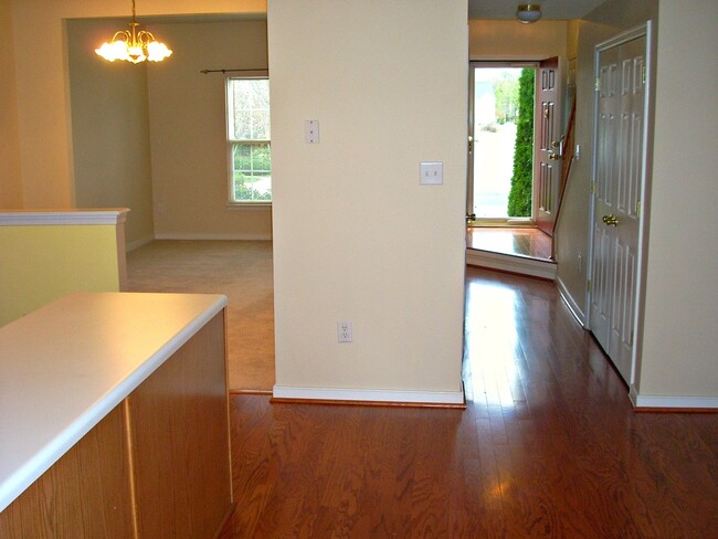 Building Photo - 3 BR / 1.5 BA Townhouse near Virginia Cent...