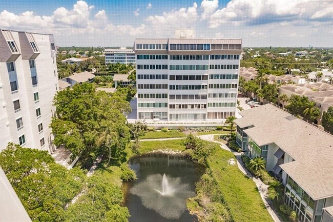 Building Photo - 1055 W Peppertree Dr