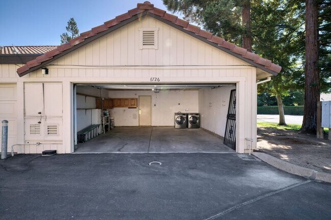 Building Photo - 6726 Calvine Rd