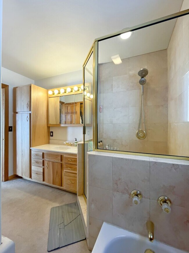 Building Photo - Luxury Home in the woods with unparalleled views! Garage! Pets Negotiable! Hot tub!